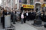 Amsterdam 23 september 2005
Onthulling beeld van Andre Hazes op zijn eerste sterfdag.
 Rachel Hazes  Dre Hazes Roxanne Hazes en Johnny Kraaykamp sr