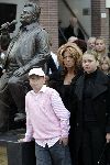 Amsterdam 23 september 2005
Onthulling beeld van Andre Hazes op zijn eerste sterfdag.
Rachel Hazes  en Roxanne en Andre jr