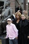 Amsterdam 23 september 2005
Onthulling beeld van Andre Hazes op zijn eerste sterfdag.
Rachel Hazes   en Roxanne en Andre jr