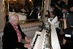 Amsterdam 2 september 2005
Presentatie boek Ramses Shaffy in hotel l'europe.
Ramses  Shaffy achter piano