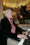 Amsterdam 2 september 2005
Presentatie boek Ramses Shaffy in hotel l'europe.
Ramses  Shaffy achter piano