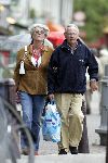 Amsterdam 16 september 2005
Rijk de Gooyer boodschappen doen met zijn vriendin Nel.