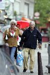 Amsterdam 16 september 2005
Rijk de Gooyer boodschappen doen met zijn vriendin Nel.
Peter Smulders bv