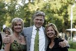 Wassenaar 18 september 2005
Trouwerij Roelof Hemmen en Marjon v Rijn.
Roelof met zijn vrouw en Loretta Schrijver