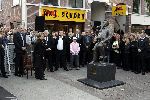 Amsterdam 23 september 2005
Onthulling beeld van Andre Hazes op zijn eerste sterfdag.
 Rachel Hazes  Dre Hazes Roxanne Hazes en