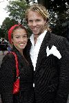 Aarle Rixtel 20 augustus 2005
Trouwen Nienke Romer met Frederik Brom.
Katja Schuurman met hoofddoekje en Thijs Romer