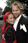 Aarle Rixtel 20 augustus 2005
Trouwen Nienke Romer met Frederik Brom.
Katja Schuurman met hoofddoekje en Thijs Romer