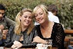 Amsterdam 24 september 2005
Viola Holt met dochter in het vondelpark