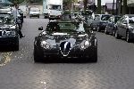 Amsterdam 2 september 2005
Jort Kelder met sportwagen Wiesmann GT op cornelis schuytstraat.
Er rijdt van deze auto slechts een exemplaar in Nederland