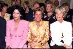 Amsterdam 10 september 2001
Modeshow van Frans Molenaar in het Amstel Hotel.
 Iv.l.n.r. Gretta Duisenberg, Janine v d Ende en Coco de Meyere
