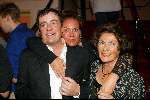 Amsterdam 22 september 2003
Premiere in de wolken
Johnny Kraaykamp jr met zijn moeder en zus