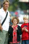 Amsterdam 4 september 2003
Joop Oonk ijsje eten met zijn zoontje