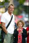 Amsterdam 4 september 2003
Joop Oonk ijsje eten met zijn zoontje