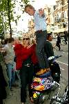 Amsterdam 11 september 2003
Opening vespa winkel in amsterdam op v baerlestraat
Jort Kelder op scooter