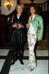 Amsterdam 9 mei 2003
Modeshow frans molenaar in amstel hotel.
Judith Heinsbroek (rechts) met een glaasje champagne
