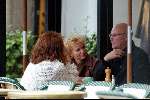 Amsterdam 11 september 2003
Renee Soutendijk met har man op terras bij joffers op cornelis schuytstraat
