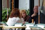 Amsterdam 11 september 2003
Renee Soutendijk met har man op terras bij joffers op cornelis schuytstraat