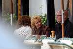 Amsterdam 11 september 2003
Renee Soutendijk met har man op terras bij joffers op cornelis schuytstraat