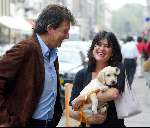 Amsterdam 19 september 2003
Robert ten Brink met zijn vrouw Roosje en hun hondje lou lou wandelend op de pc hooftstraat