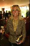 Amsterdam 14 september 2003
Modeshow Paul schulten in het okura
Sjoukje Smit met een glaasje champagne