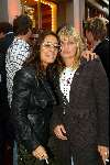 Amsterdam 11 september 2003
Opening vespa winkel in amsterdam op v baerlestraat
Suzanne Kleeman rokend en vrouw Barry Hay