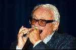 Amsterdam 16 september 2003
Feest 80e verjaardag appie baantjer in hotel Krasnapolsky
Toots Tielemans spelend op zijn mondharmonica