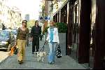 Amsterdam 17 september 2003
Vivian Reys met moeder en  hondje