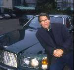 Emile Ratelband bij zijn Bentley
