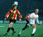 Eindhoven,8 februari 1989
Super europacup PSV-KV Mechelen, eindstand 1-0
Erwin Koeman in duel met zijn broer Ronald Koeman