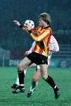 Eindhoven,8 februari 1989
Super europacup PSV-KV Mechelen, eindstand 1-0
Erwin Koeman in duel met zijn broer Ronald Koeman


PETER SMULDERS BV