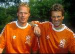18 April 1990 Ronald Koeman en Erwin Koeman als coulomnnisten voor Aktueel Wereldkampioenschap in Italie