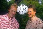 18 April 1990 Ronald Koeman en Erwin Koeman als coulmnisten voor Aktueel Wereldkampioenschap in Italie