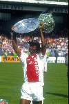 Finidi George met de Kampioensschaal in 1996