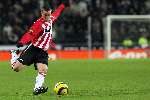 Eindhoven, 17 December 2005
Kompetiewedstrijd seizoen 2005/2006 
PSV-Willem II eindstand 4-1
Jason Culina geeft een voorzet aan Jan Vennegoor of Hesselink
© Foto Bart Bel