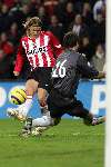 Eindhoven, 17 December 2005
Kompetiewedstrijd seizoen 2005/2006 
PSV-Willem II eindstand 4-1
Mika Vyrynen Passeert Doelman Peter Zois 4-1
© Foto Bart Bel