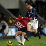 Eindhoven, 17 December 2005
Kompetiewedstrijd seizoen 2005/2006 
PSV-Willem II eindstand 4-1
Mika Vyrynen in duel met zijn tegenstander schermt de bal af
© Foto Bart Bel