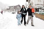Lech 13 februari 2005
Paulien Huizinga met Michiel Mol en Paul en Myrthe in Lech
Peter Smulders bv