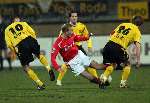 Kerkrade, 27 Januari 2006 
Kompetitiewedstrijd seizoen 2005/2006
RODA JC - AZ eindstand 1-4
Barry van Galen in duel met Gregoor van Dijk
©Edwin van Zandvoort