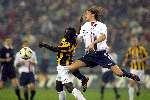 Arnhem, 21 Januari 2006 
Vitesse-Willem II eindstand 2-1 
Fred Benson in duel met Frank v Mosselveld
© Edwin van Zandvoort