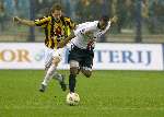 Arnhem, 21 Januari 2006 
Vitesse-Willem II eindstand 2-1 
Gill Swerts in duel met Moussa Dembele
© Edwin van Zandvoort