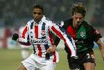 Tilburg, 28 januari 2006
Kompetitiewedstrijd seizoen 2005-2006
Willem ll - NEC eindstand 2-2
Kevin Bobson in gevecht met Rob Wielaert