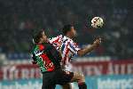 Tilburg, 28 januari 2006
Kompetitiewedstrijd seizoen 2005-2006
Willem ll - NEC eindstand 2-2
Peter Wisgerhof in gevecht met Moussa Dembele