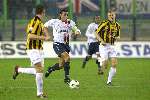 Arnhem, 21 Januari 2006 
Vitesse-Willem II eindstand 2-1
Raymond Victoria in duel met Remco v d Schaaf
© Edwin van Zandvoort
