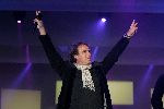 Hilversum 6 januari 2005
Aktie  555 voor azie in studio 22.
Marco Borsato
Peter Smulders bv
