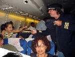 Amsterdam 6 januari 2005
Marco Borsato haalt geld op voor 555 in klm vliegtuig dat vanuit Curacao naar Amsterdam vliegt.
Peter Smulders bv