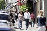 Amsterdam 1 juli 2004
Dennis Bergkamp winkelen op de PC Hooftstraat met zijn vrouw Henriette.