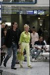 Cannes 19 juli 2004
Ivana Trump met haar jonge vriend Rossano Rubicon op het vliegveld van Cannes