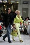 Cannes 19 juli 2004
Ivana Trump met haar jonge vriend Rossano Rubicon op het vliegveld van Cannes