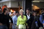 Cannes 19 juli 2004
Ivana Trump met haar jonge vriend Rossano Rubicon op het vliegveld van Cannes