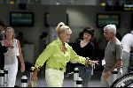 Cannes 19 juli 2004
Ivana Trump met jonge vriend op vliegveld van Cannes
